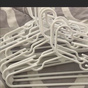 40 white baby hangers 💕